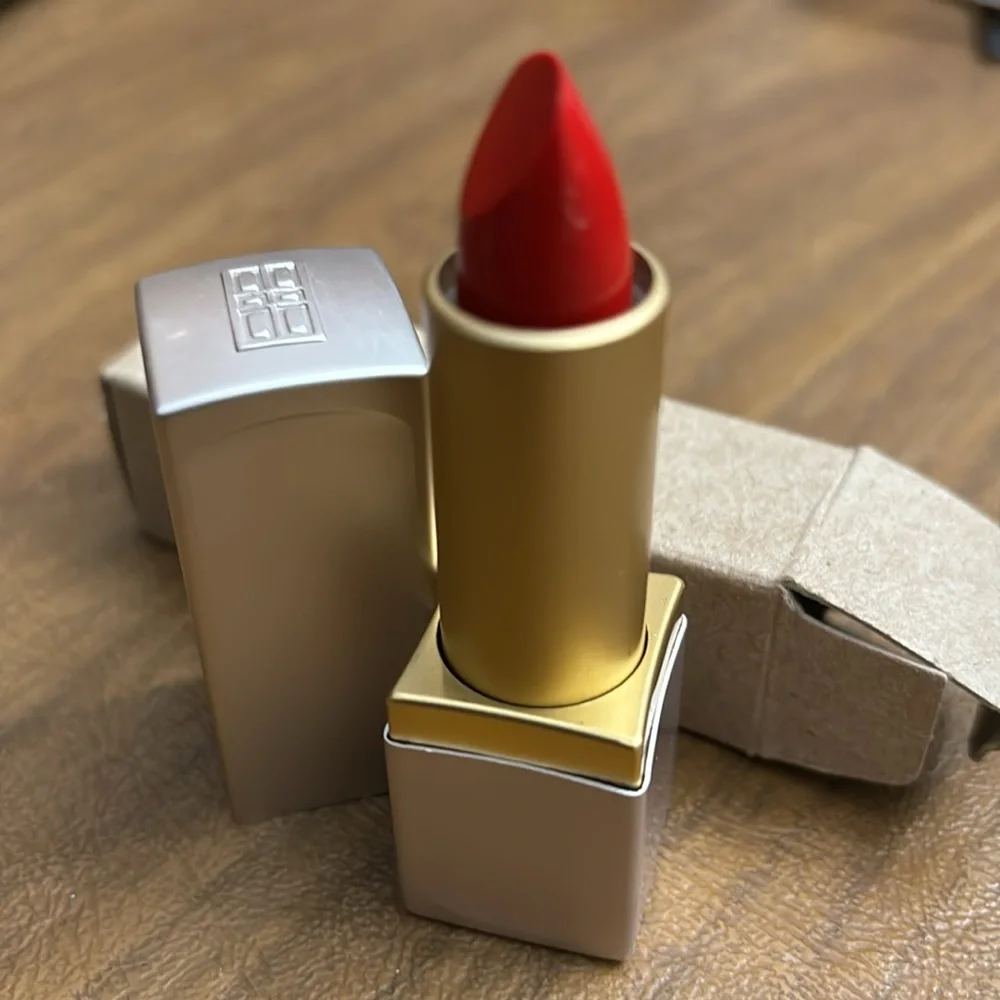 Elizabeth Arden Red Door lipstick - Picture 2 of 6